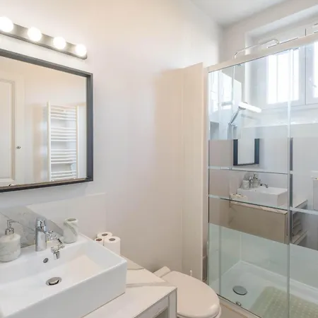 Luxury Flat Eiffel View 3br 7 Guests * Париж